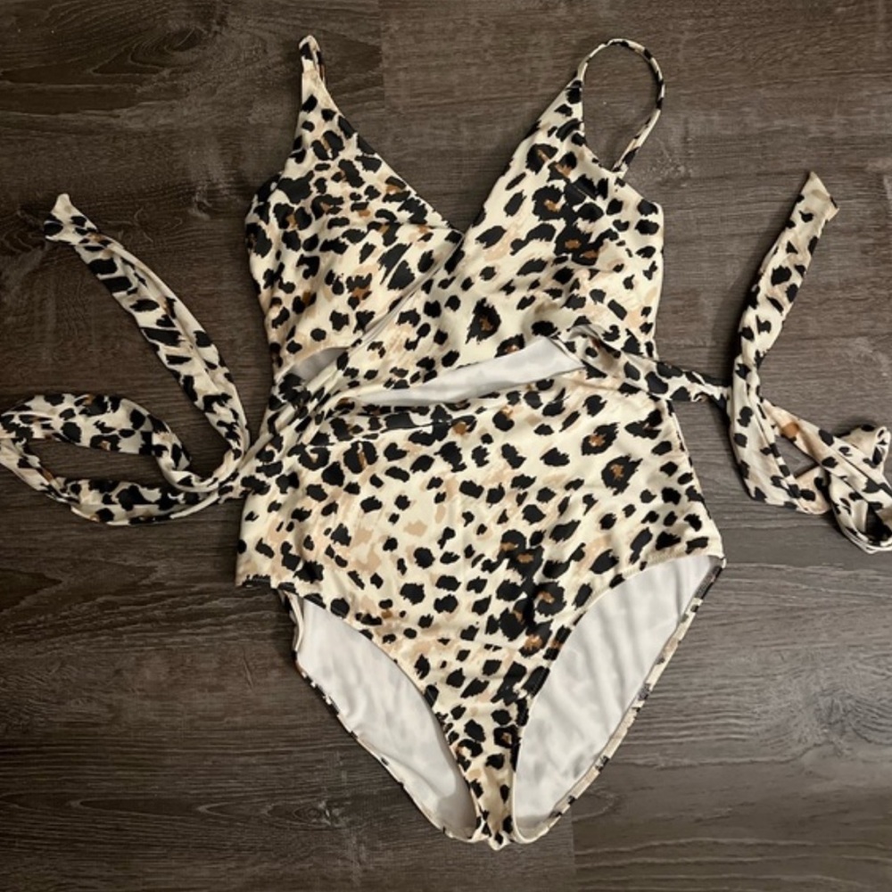 Aerie one piece swimsuit, size large NWOT